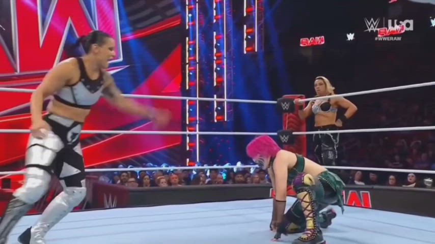 Poor Shayna Baszler & Zoey Stark