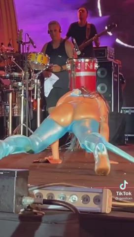 Celebrity Oiled Twerking clip