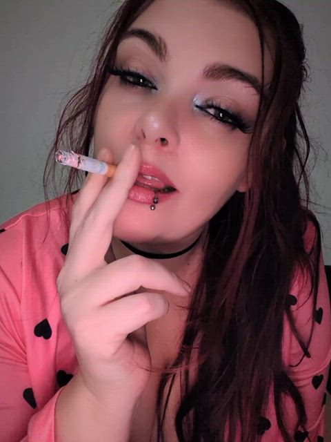 cleavage lips smoking clip