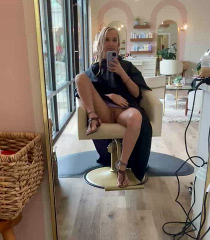 Flashing my pussy in the busy hair salon 💇‍♀️ [GIF]