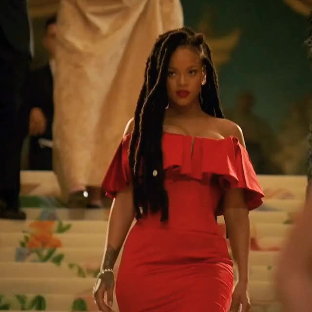 Rihanna bust 2