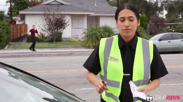 Meter Maid Edible Aubrey gets a lesson - ( bit.ly/lookatherfree )