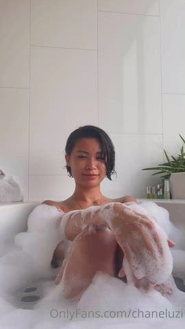 Bath Chanel Uzi Naked OnlyFans clip