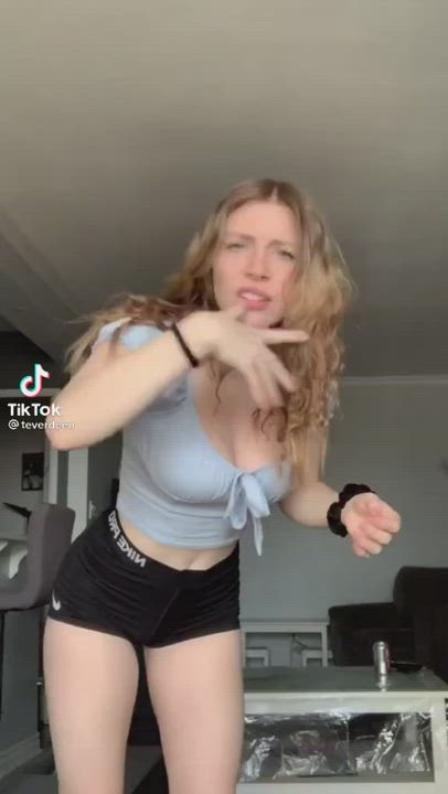Big Tits Blonde Dancing clip