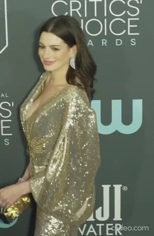 Anne Hathaway Cleavage Tits clip