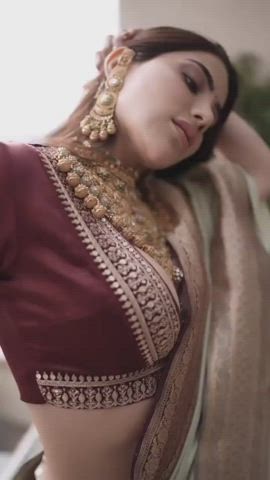cleavage desi indian model non-nude saree clip