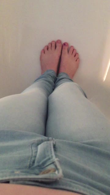 POV: Wetting my jeans in the tub