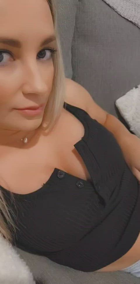 amateur blonde milf masturbating onlyfans petite tiktok clip