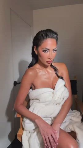 brunette celebrity cleavage fake tits nicole scherzinger clip