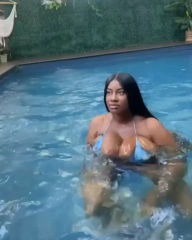 big tits bikini boobs ebony huge tits pool tits clip
