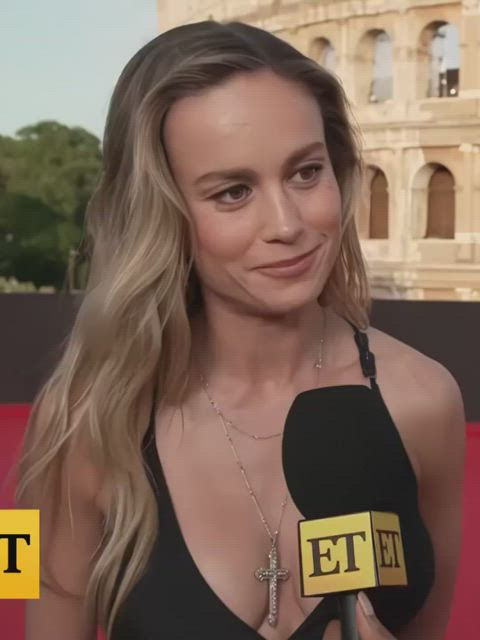 actress big tits blonde brie larson celebrity cleavage fake tits clip