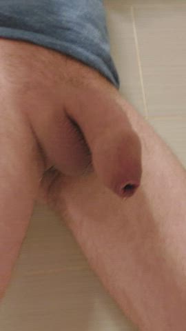 a nice closeup piss in the shower