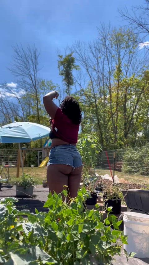 amateur clothed country girl ebony female milf onlyfans outdoor sfw thick thick thighs
