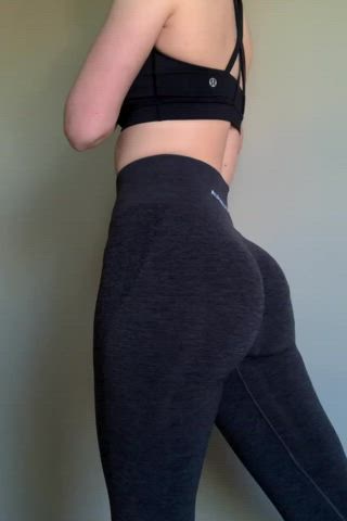 Lil booty shake for you ?