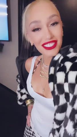 Cleavage Gwen Stefani Small Tits clip