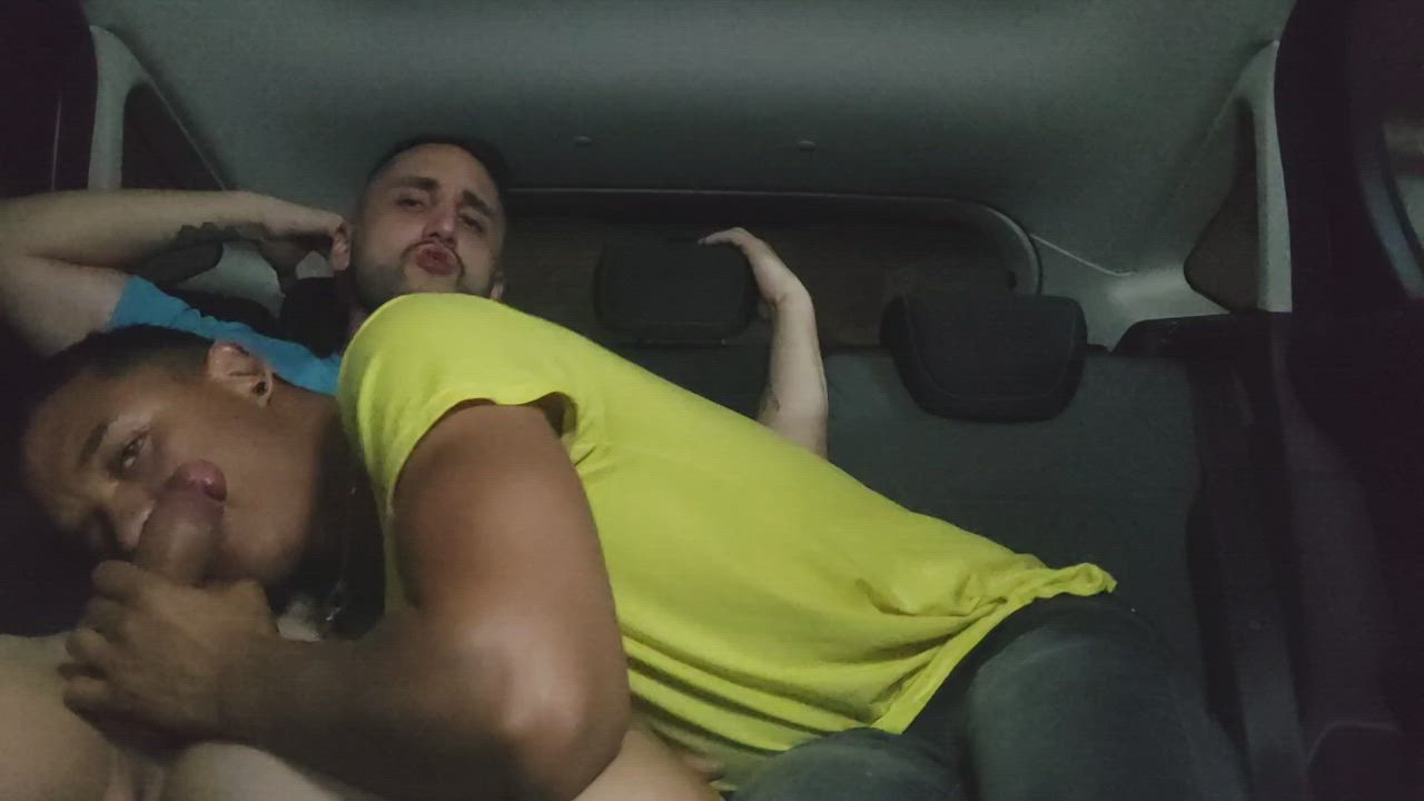 a stranger was sucking my dick in my car in a parking lot 🤤 a guy saw us and joined