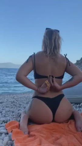 Sun-kissed booty and a cutie