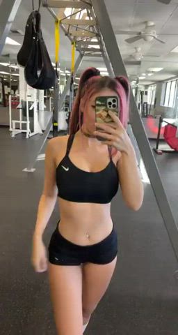 Showing Her Beautiful Tits In A Public Gym