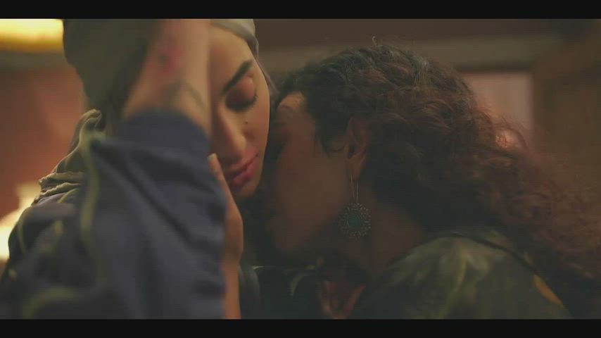VJ Bani and Shilpa Shukla's hot lesbian action