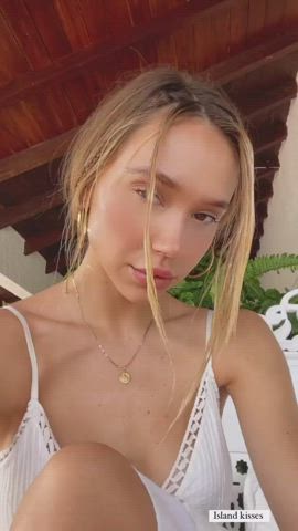 Alexis Ren Cute Model clip
