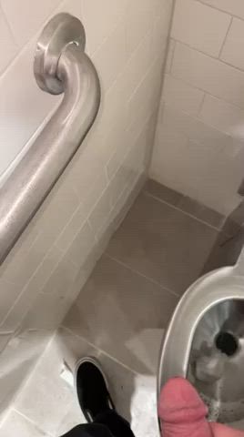 Pee Pissing Public clip