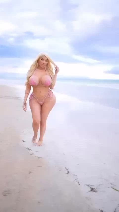 ass big ass big tits boobs booty huge tits latina tits clip