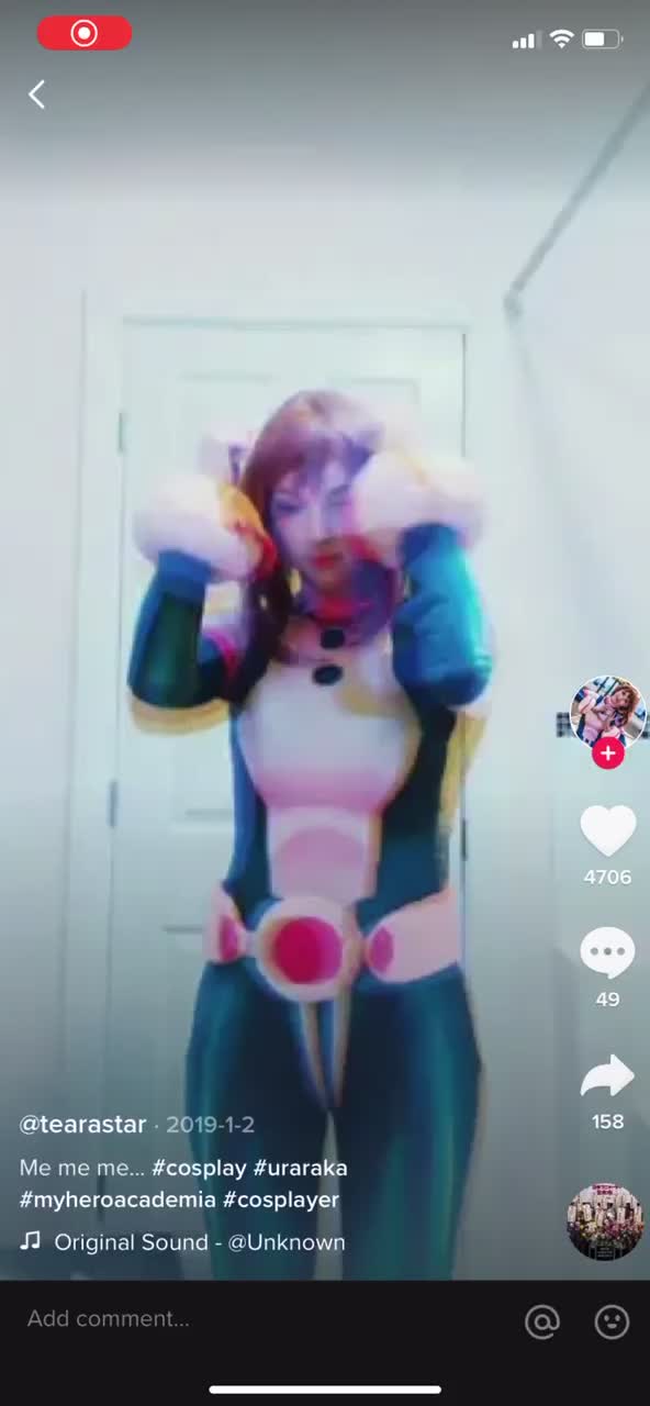 Extremely cute and sexy Uruaka cosplayer shaking her hips and juicy body in tight