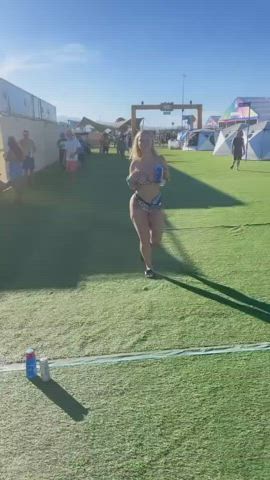 festival solo tits clip