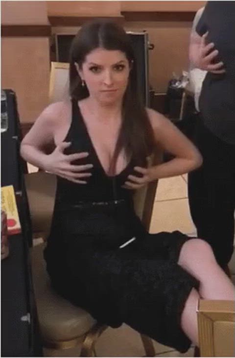 anna kendrick sexy tits clip