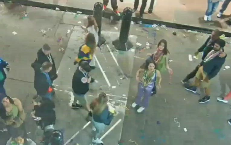 woman flashing boobs for beads at mardi gras on earthcam