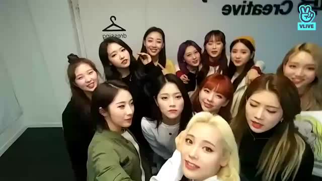V LIVE - [이달의 소녀] 제1회 이달의 소녀 사생대회 182