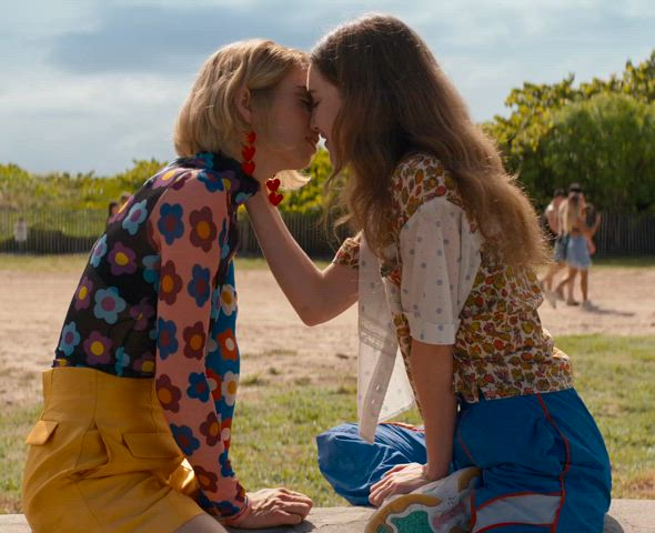 Maya Hawke & Talia Ryder [Do Revenge]