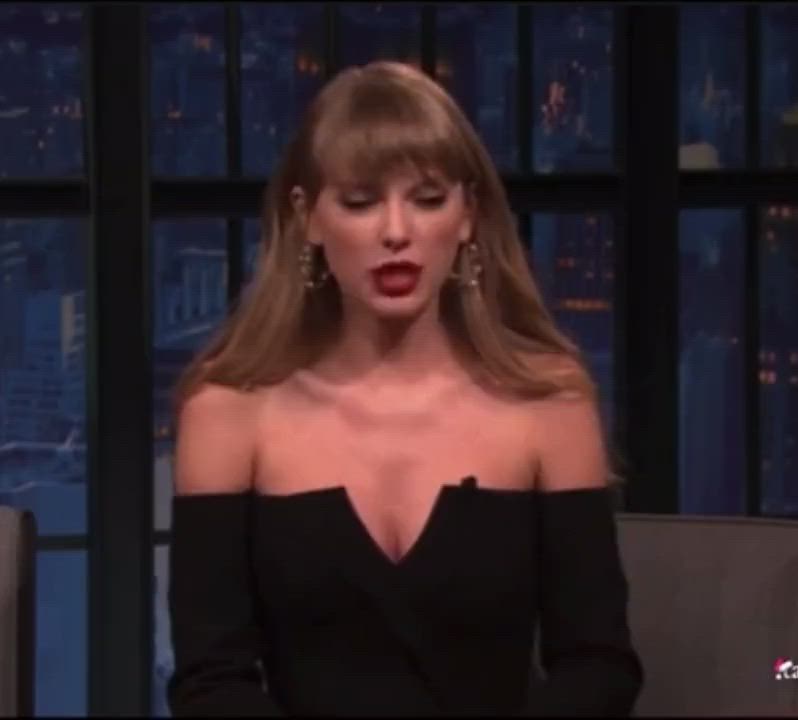 Celebrity Cleavage Taylor Swift clip