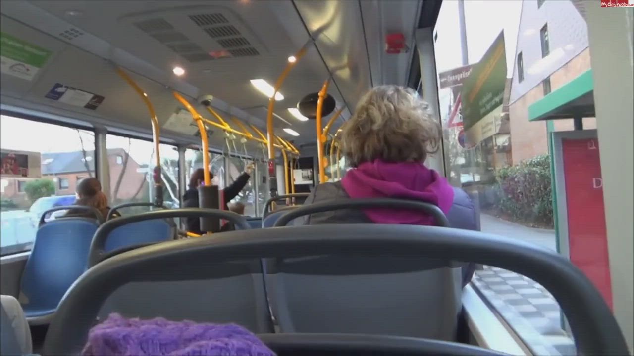 Bus Cumshot FFM Public clip