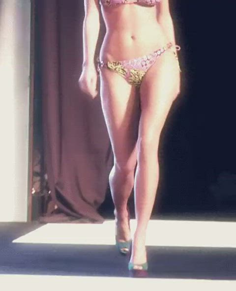big tits bikini jiggling model clip