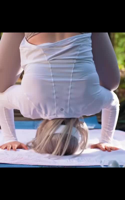 HD Yoga Handstand