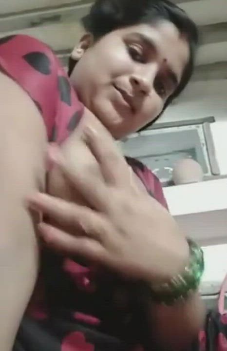 EXTREMELY HORNY BHABHI PLAYING WITH HER BOOBS MUST WATCH LINK IN COMMENT 💦💦