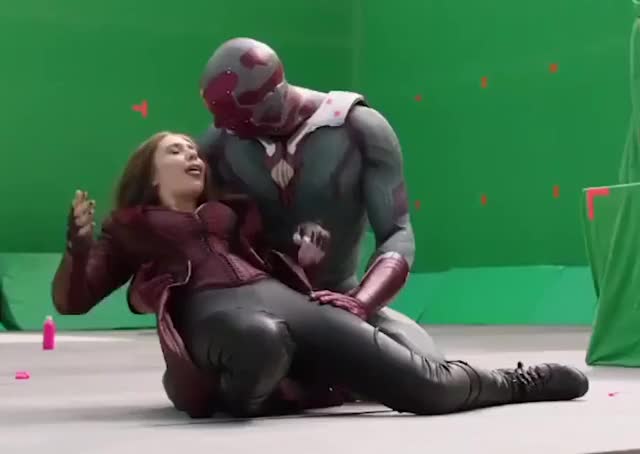 Scarlet Witch kiss behind the scenes