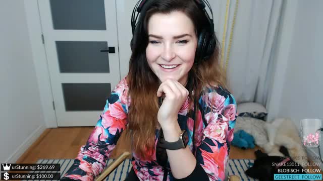 KittyPlays - What She Wears To Hot Yoga