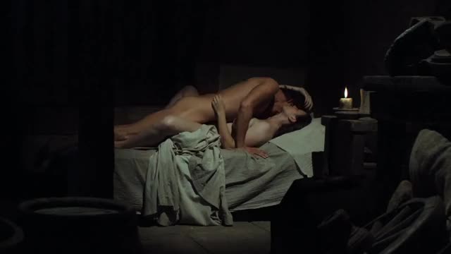 Hayley Atwell - The Pillars of the Earth (2010, Ep 7) - slight close-up in short