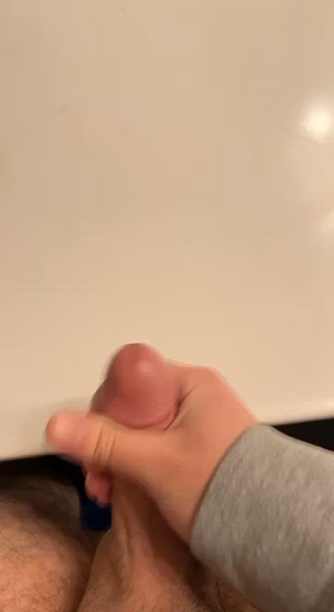 My friend sent me this vid of him marking my counter 🙄