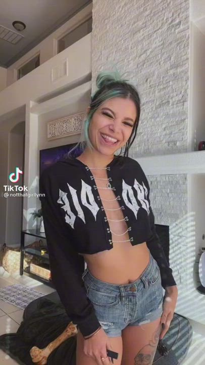 Dancing Nipslip TikTok clip