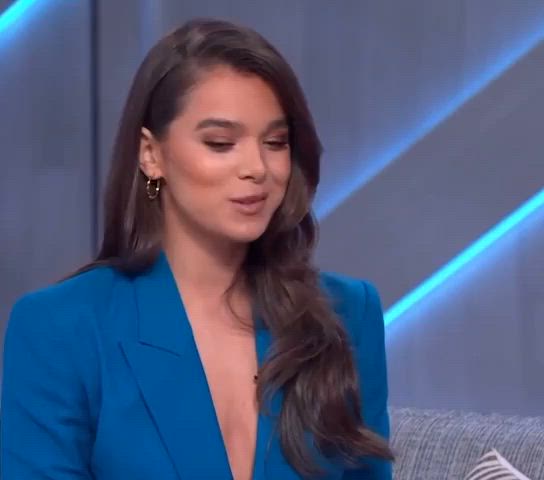 brunette celebrity hailee steinfeld clip