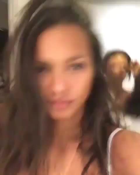 Na Paradinhaaaaaa ? From her SnapChat Snapchat: @laisribeiro