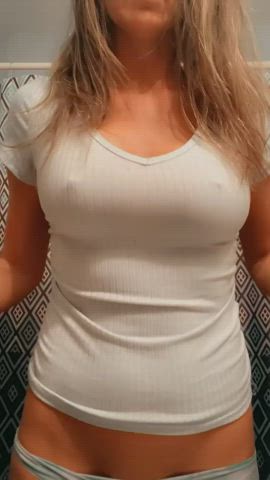 Who likes tits?