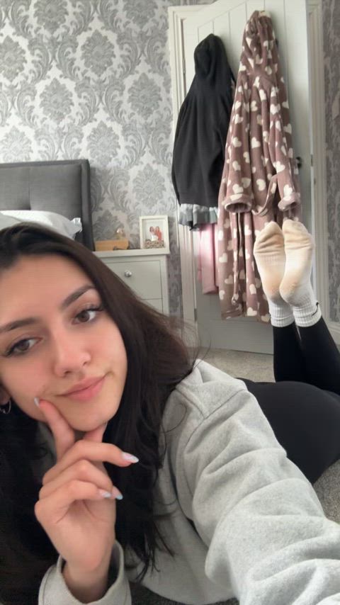 Elisha's feet in the pose, would you sniff?