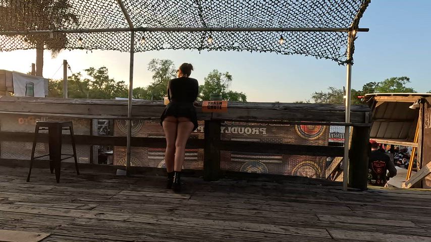 ass caught exhibitionist flashing public skirt upskirt voyeur clip