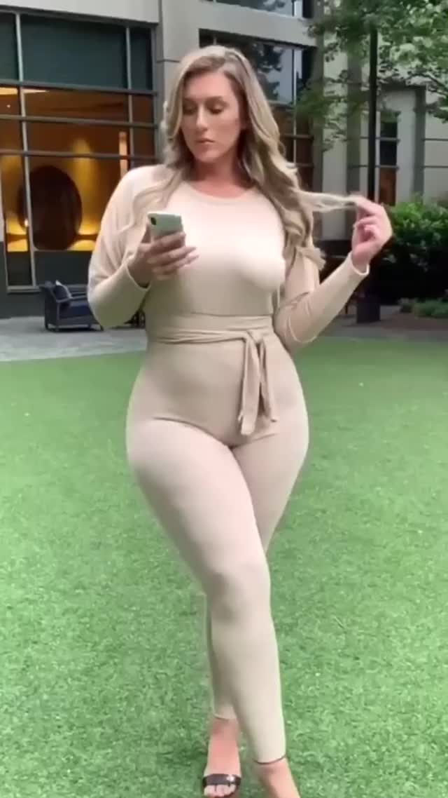 Sophie Eloise showing off her curvy body in tight clothes
