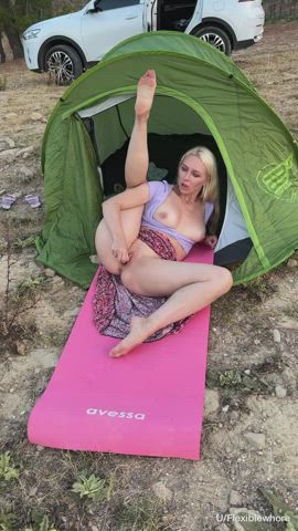 I love to masturbate in a tent but i dream to be fucked there 😋