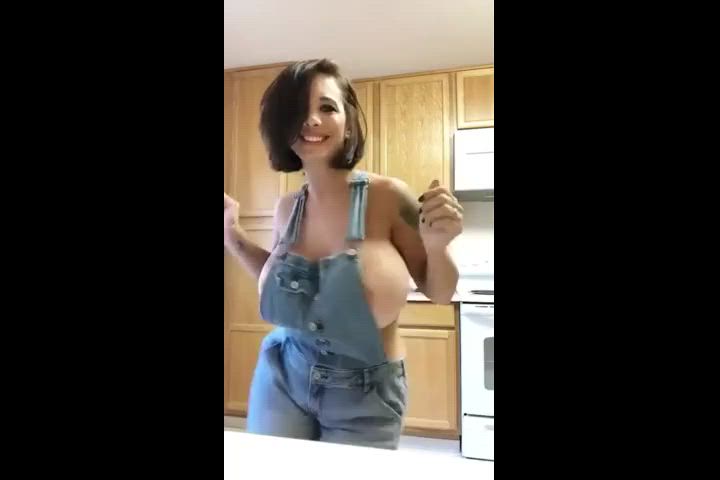 big tits boobs dancing kitchen pawg tits clip